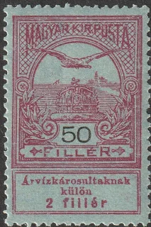 Turulmadár Szent István koronája felett